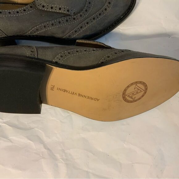 New Adrienne Vittadini, Brogue Styling, slate gray perforated leather, size 7 - Picture 7 of 10